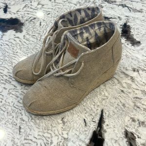 Toms Women's Tan Wedge Desert Boots
